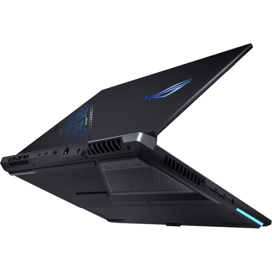 ASUS ROG Strix SCAR 17 SE gaming notebook with 17-inch display