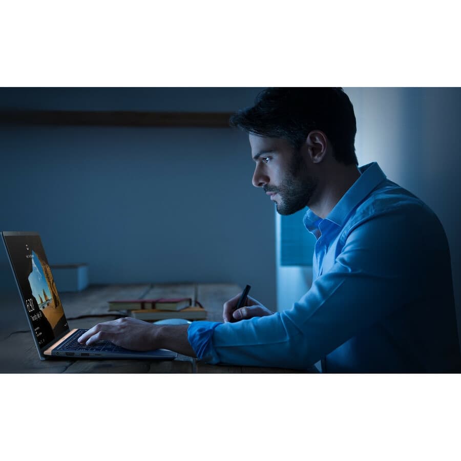 ASUS ZenBook 13 UX333FA-DH51 ultrabook with 13.3 in display