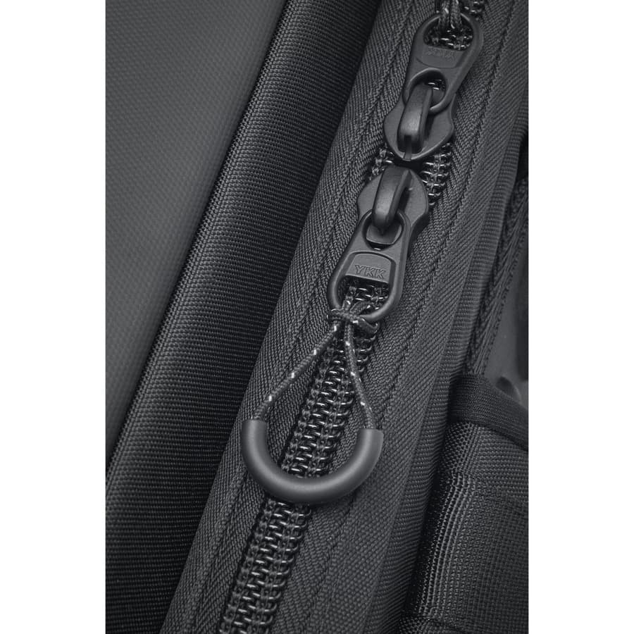 ASUS ROG Archer Weekender black 17-inch backpack with 32 liter capacity and padded back panel