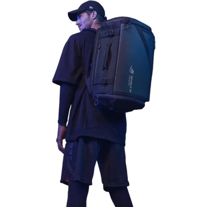 ASUS ROG Archer Weekender black 17-inch backpack with 32 liter capacity and padded back panel