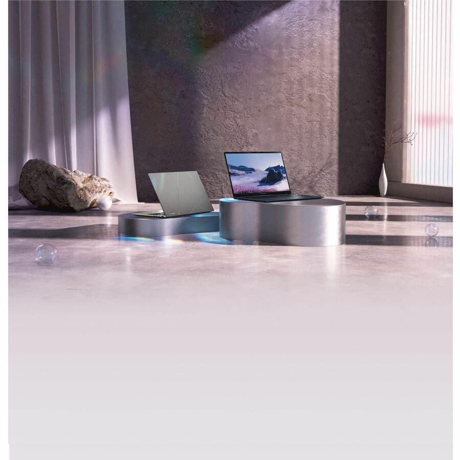 ASUS Zenbook UM3504DA-DS76 notebook with Ryzen 7 7735U, 32 GB RAM, and 1 TB SSD