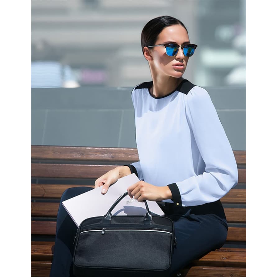 ASUS ZenBook 13 UM325UA-DS71 ultra-slim notebook with 13.3-inch OLED display and AMD Ryzen 7