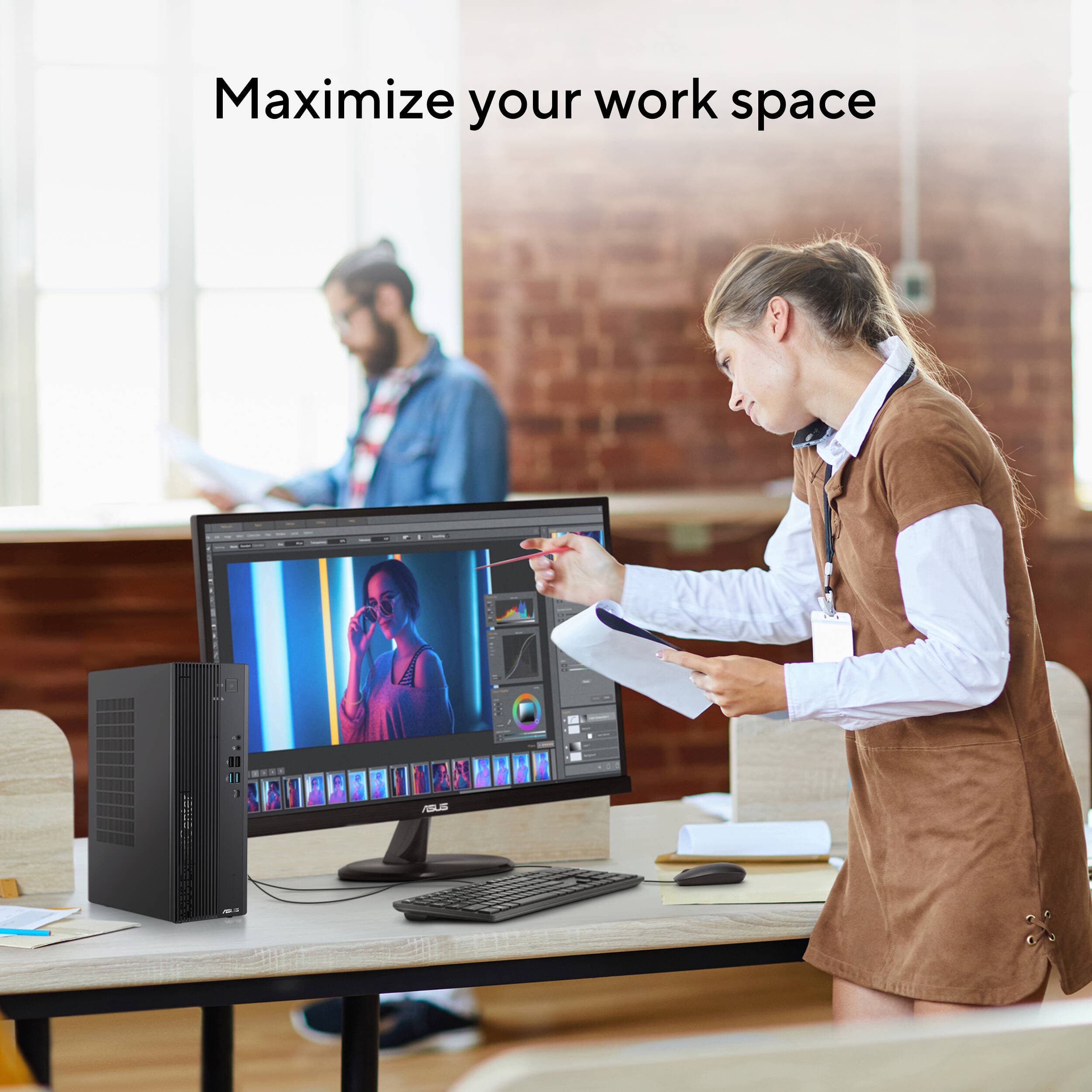 ASUS ExpertCenter black business desktop with Intel Core i7-14700, 32 GB RAM, and 1 TB SSD